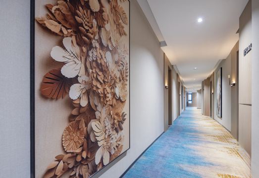 Huayi Collection Hotel (Hubei Minzu University) Hotel Overview