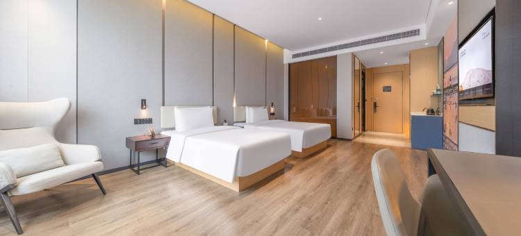 深圳光明新城凤凰城地铁站亚朵酒店图片