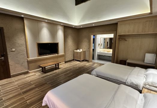 Qiu's compound Hotel Overview