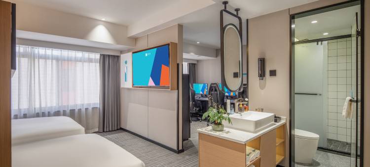 爱电竞酒店(重庆杨家坪步行街地铁站店)图片