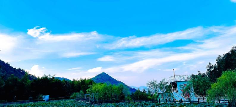 岳西云上请水红色酒店图片