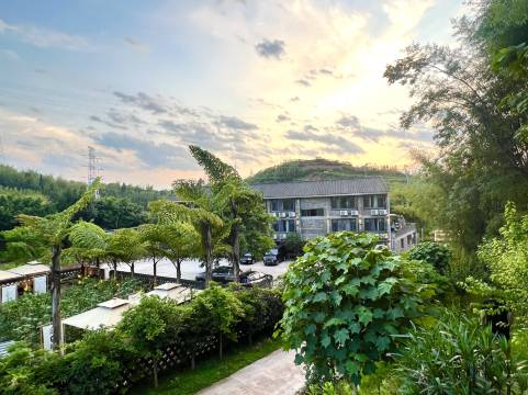 醉墨耕艺民宿(李庄古镇店)