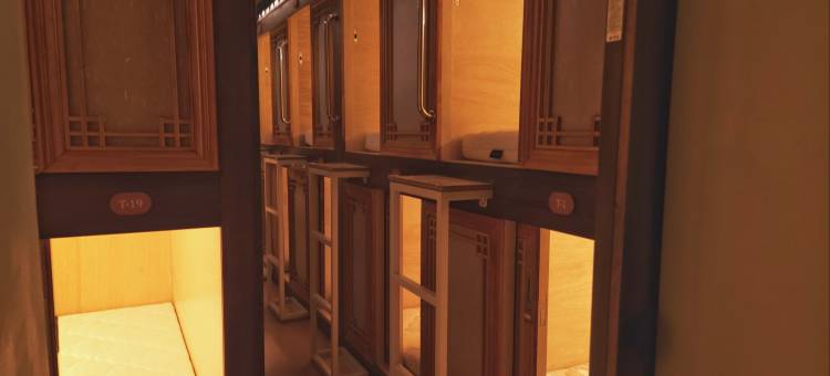 82胶囊酒店(82 Capsule Hotel)图片