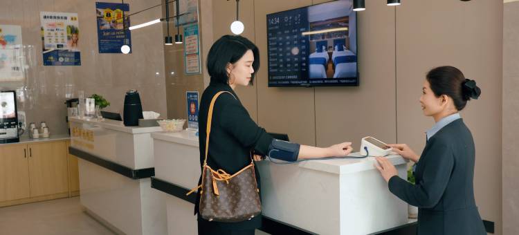 速8精选酒店(喀什行政审批局小亚郎湿地公园店)图片