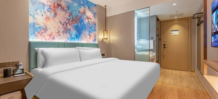 白玉兰酒店(石家庄天山海世界留村地铁站店)图片