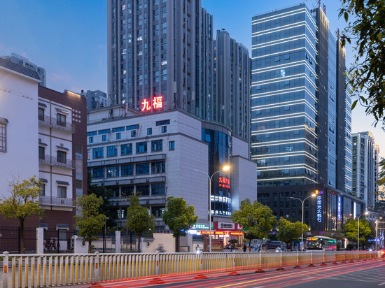 九福酒店(福州三坊七巷南门兜地铁站店)