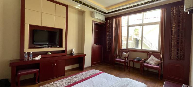 德钦奔子栏朝圣缘大酒店图片