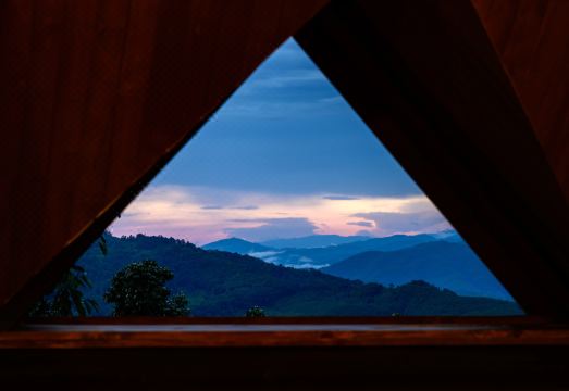 景迈山古茶林仙贡家院子观云海客栈外景图