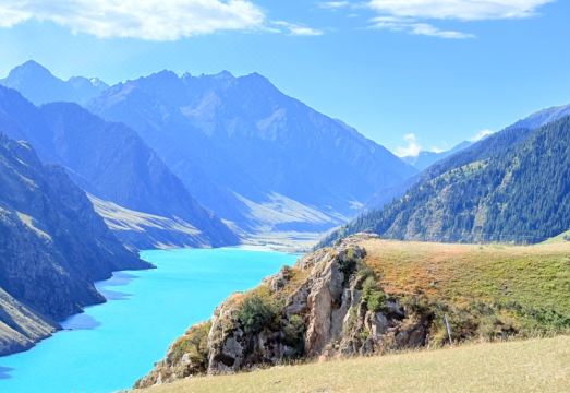 Zhaosu Wanghu Manor Hotel Overview