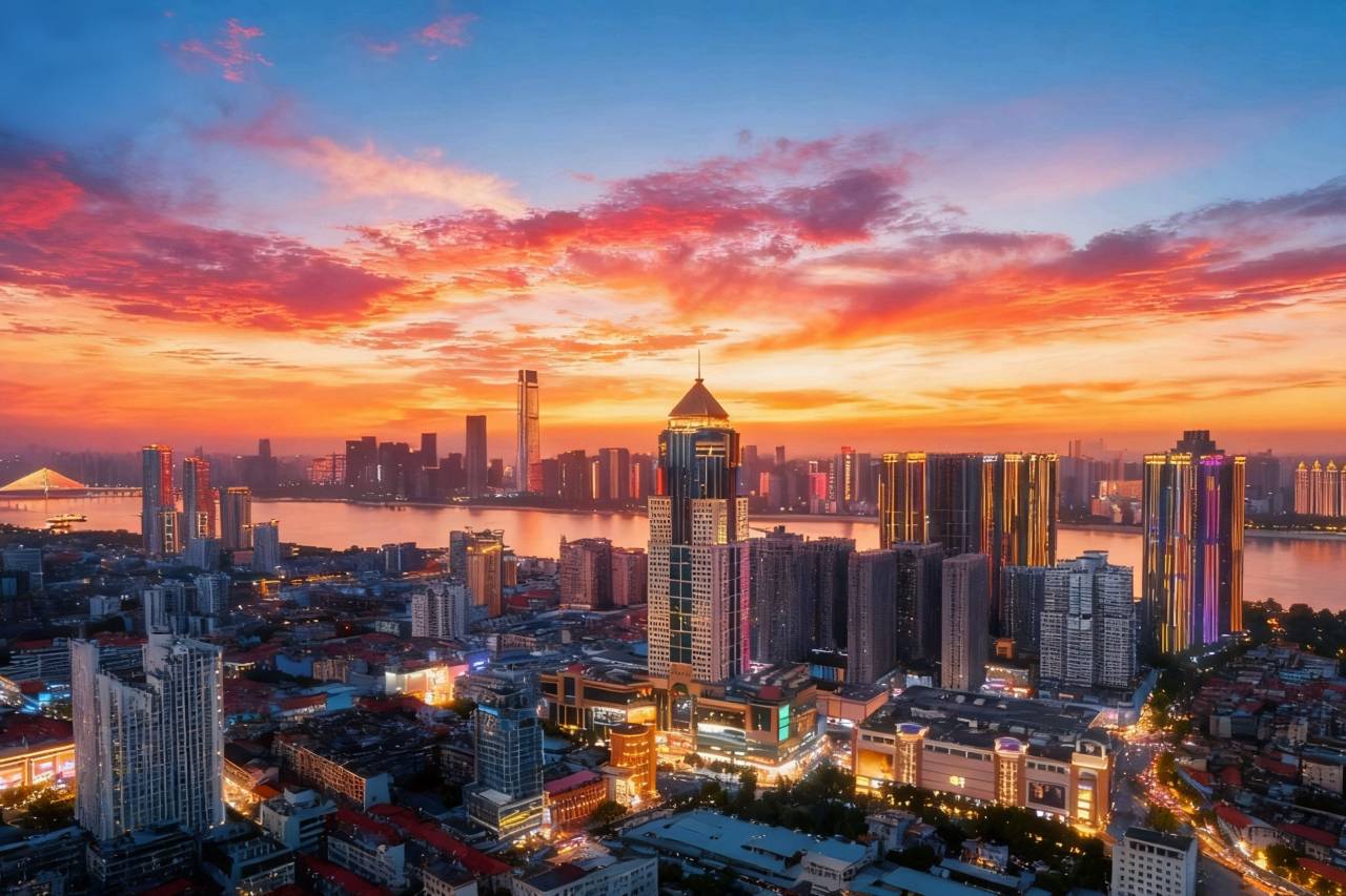 武汉江汉路步行街汉口江滩丽芮酒店图片