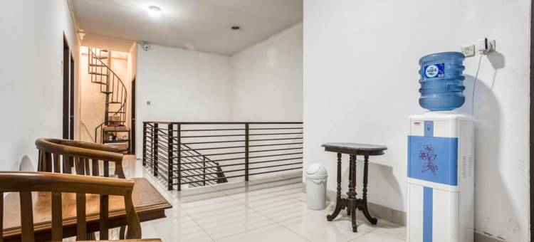 RedDoorz near Tomang 2图片