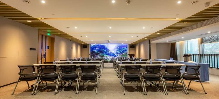 福州五四路树兜地铁站亚朵酒店图片