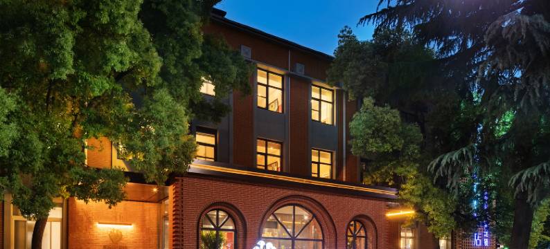 喜鹊CC酒店(郑州中原万达广场二砂地铁站店)图片