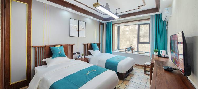 依山居智能酒店(武当山景区游客中心店)图片