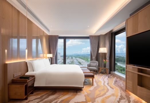 Landison Plaza Tianlan Hotel DongyangHotel Overview