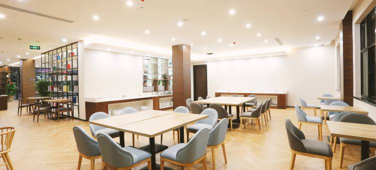 鲸战电竞影院酒店(江北洪塘中路店)图片