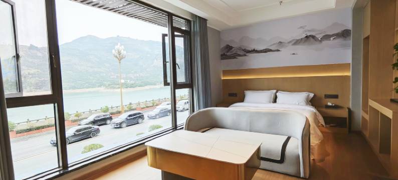 枫情盛世酒店(奉节夔门广场店)图片