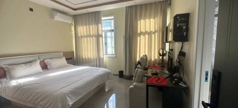 乌兰浩特熊猫电竞台球酒店图片