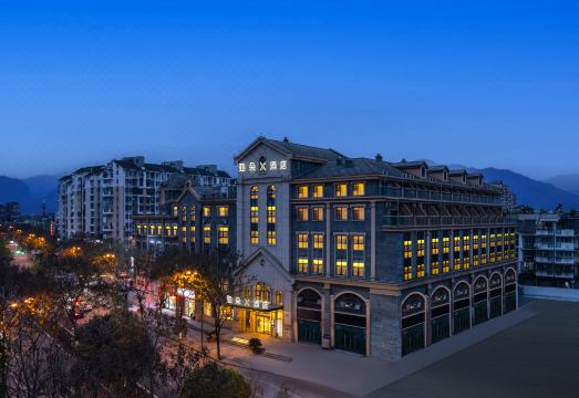 成都都江堰迎宾大道亚朵X酒店外景图