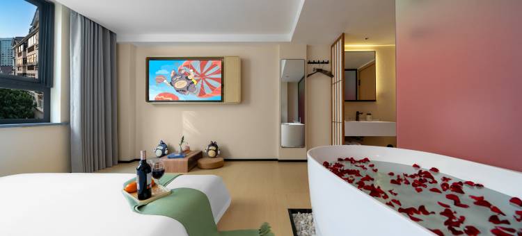 龙猫精灵酒店(南京南站胜太路地铁站店)图片