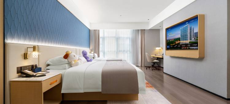 西安古城墙安定门地铁站美仑酒店图片