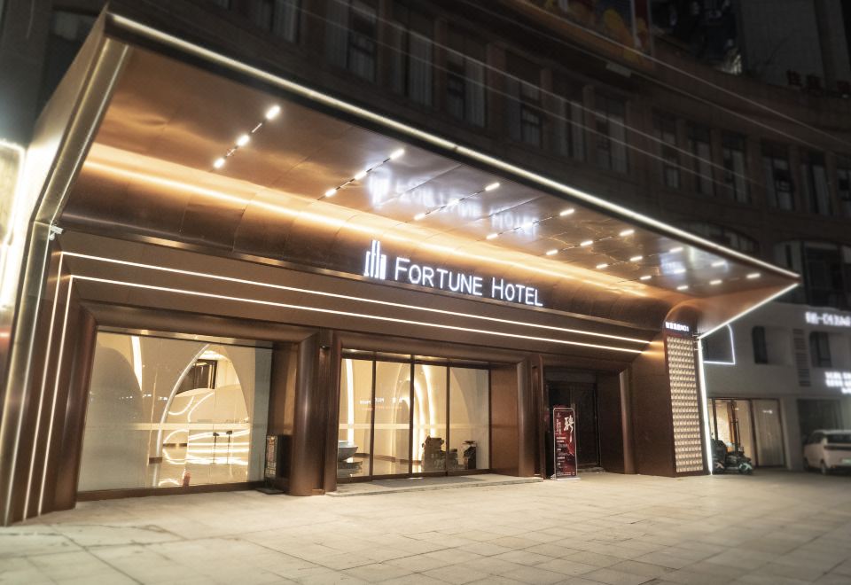  Hotel Overview