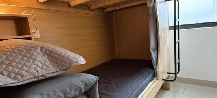 哪吒太空舱民宿(昆明环城南路店)图片