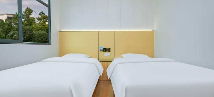 南昌清风商务宾馆(国威路地铁站店)图片