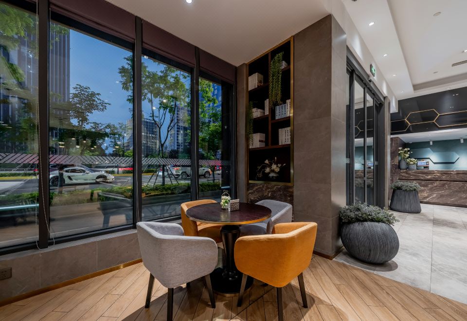 Yitel Premium (Shanghai Lujiazui Yuanshen Road Subway Station ) Hotel Overview