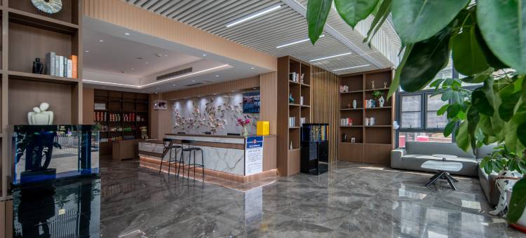 天路智家酒店(青岛北站沧安路地铁站店)图片