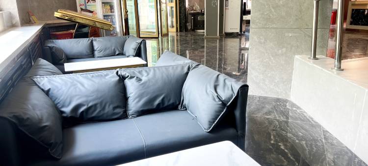 艺龙安云酒店(奎屯市火车站驿马巷餐饮旅游文化街店)图片