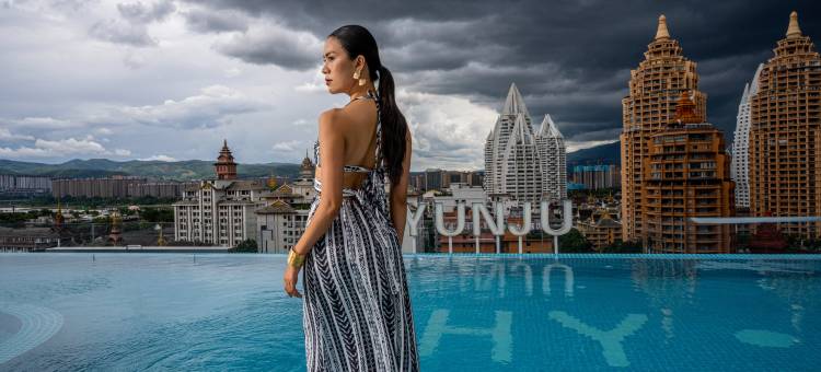 晖廷云居高空泳池度假酒店(西双版纳景洪告庄西双景星光夜市店)图片