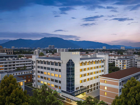 南京博物院解放路亚朵酒店