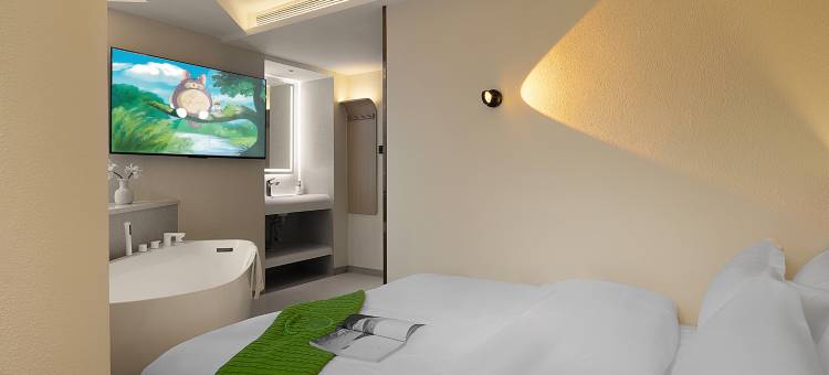 龙猫精灵｜YOUNG•IS•DIFFERENT酒店(喷水池地铁站民生路好吃街店)图片