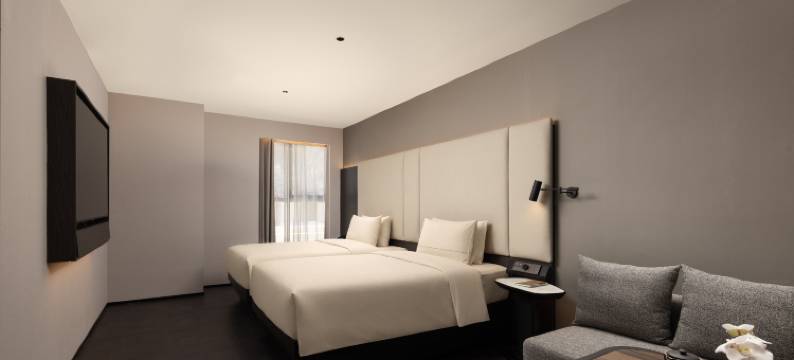 呼和浩特内大南校区五里营地铁站亚朵酒店图片