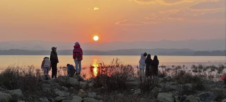 威宁蓝湾酒店(草海北坡生态公园会展中心店)图片