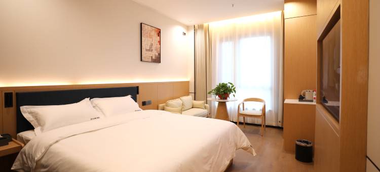 艺龙瑞云酒店(秦安北滨河路店)图片