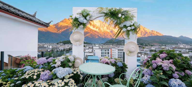 FU・MAN芙幔·Yulong Snow丨360°无边云端水景·日照金山观景美宿图片