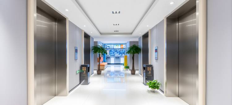 网鱼电竞酒店(瑶湖大学城奥体中心店)图片
