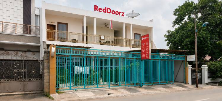 红多兹酒店-近西皮昂英达购物中心(RedDoorz Near Cipinang Indah Mall)图片