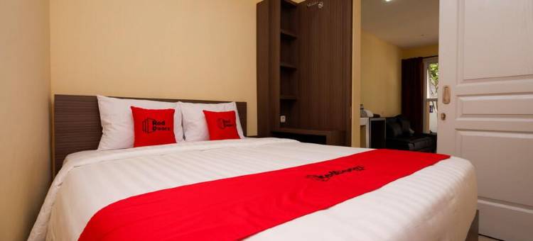 红多兹Plus伊斯兰酒店-近三宝垄百丽宫商场(RedDoorz Plus Near Paragon Mall Semarang)图片