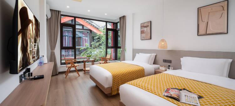 楚雄云间时光艺宿(彝人古镇店)图片