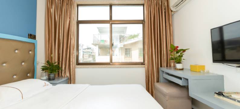 登鸿轻奢酒店(长沙县丁家岭警察学院店)图片