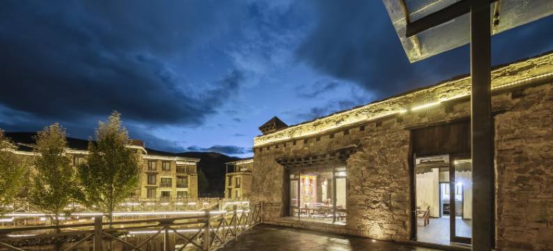 稻城桑邓祝巴星空观景酒店图片