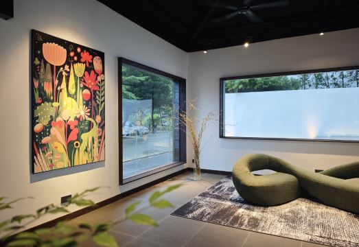 Deshe Life Guesthouse Hotel Overview