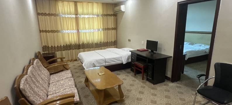 阿拉善左旗沙漠王酒店图片