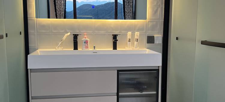 爱琴海缦山76号民宿(蓝白小镇店)图片