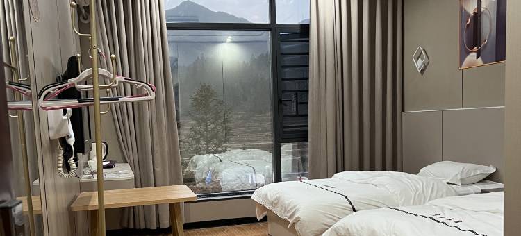 融水宏泰宾馆(滚贝侗族乡店)图片