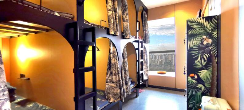 松可赞·智慧青旅(重庆西站二郎轻轨站店)图片