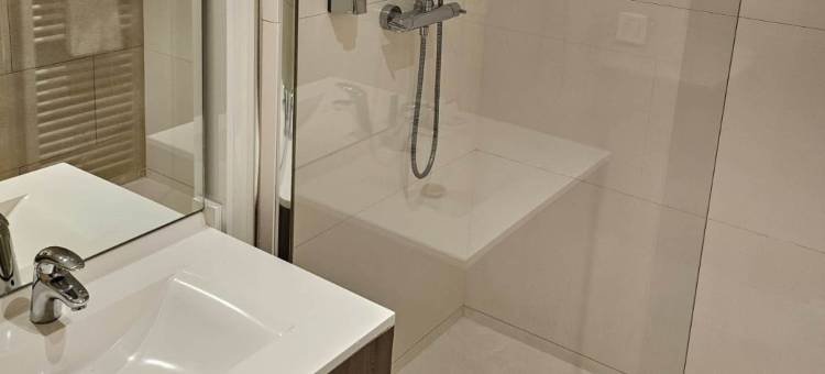 博纳维尔福西尼地区圣皮埃尔民宿酒店(B&B HOTEL Saint-Pierre-en-Faucigny Bonneville)图片